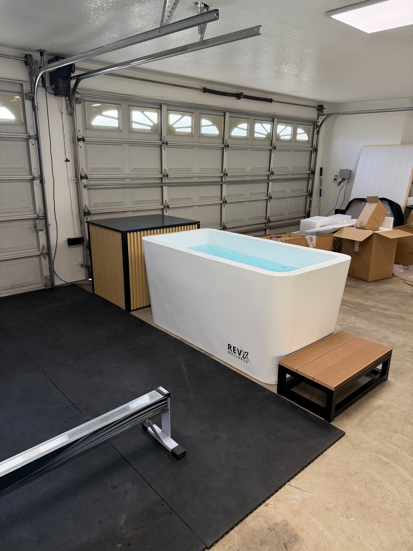 RevX Alic X Tub Cold Plunge + LUX High-Performance Chiller & Filtration System